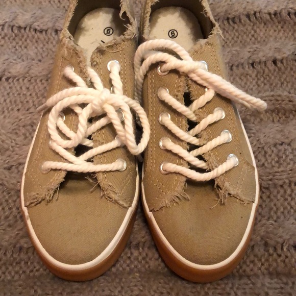 Shoes - Picture 3 of 4